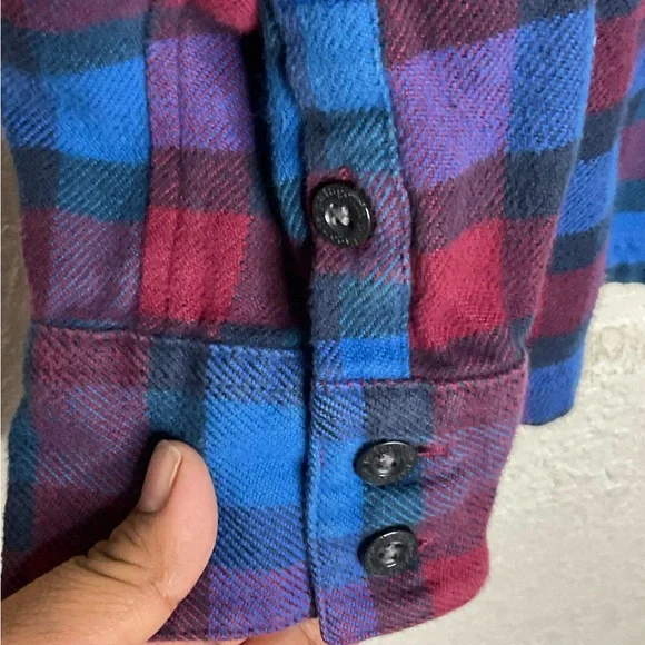 Patagonia Long-Sleeved Organic Cotton
Midweight Fjord Flannel Shirt Size… - Picture 5 of 6